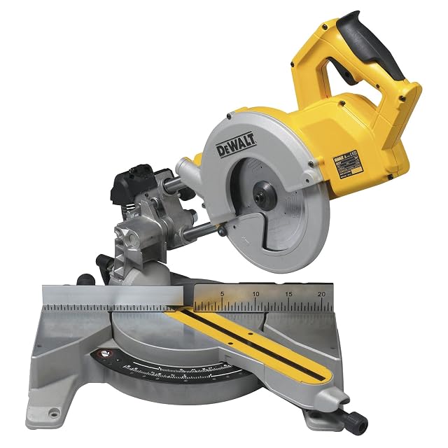 DeWalt DWS777 sliding mitre saw, product photograph
